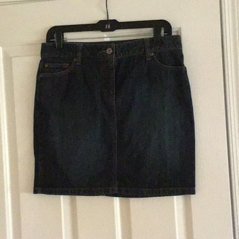 Ann Taylor Jean Skirt Size 6 Petite in Dark Wash